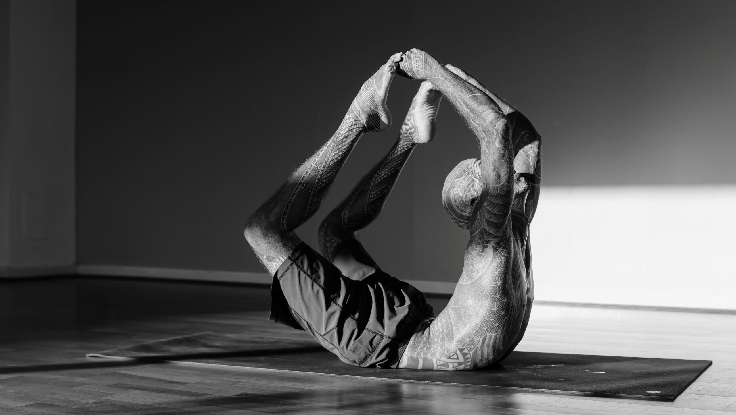 dhanurasana
